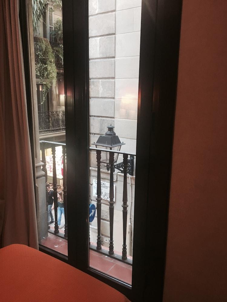 호스탈 피나 호텔 바르셀로나 외부 사진
